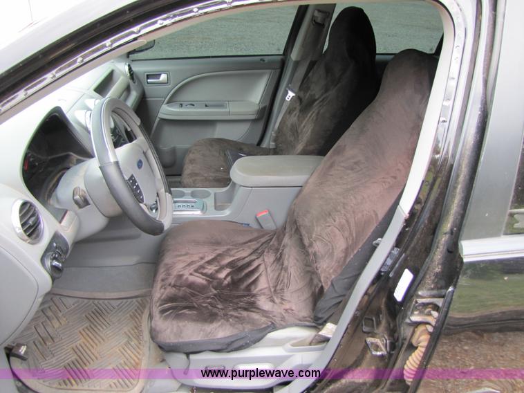 image for item 3444 2006 Ford Freestyle SE SUV