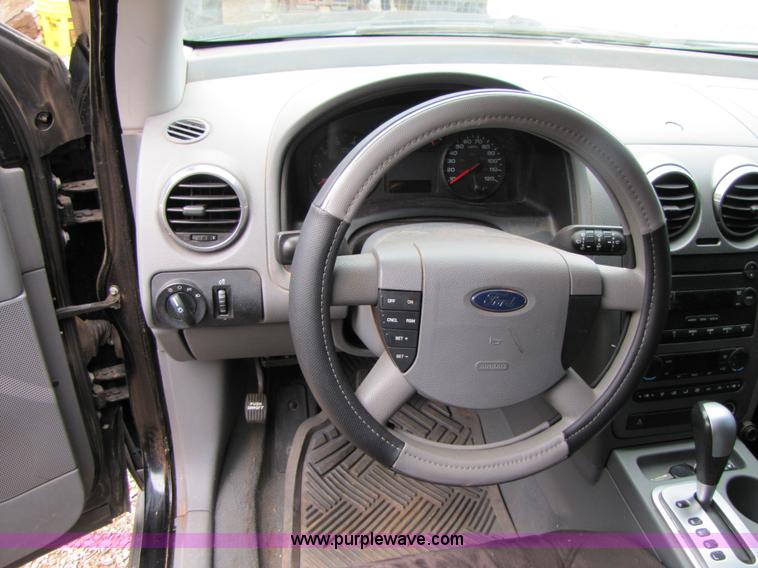 image for item 3444 2006 Ford Freestyle SE SUV