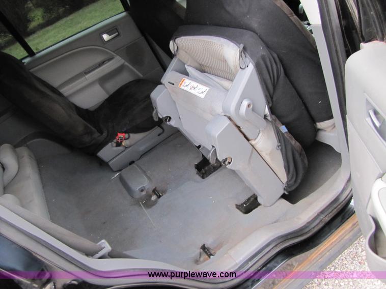image for item 3444 2006 Ford Freestyle SE SUV