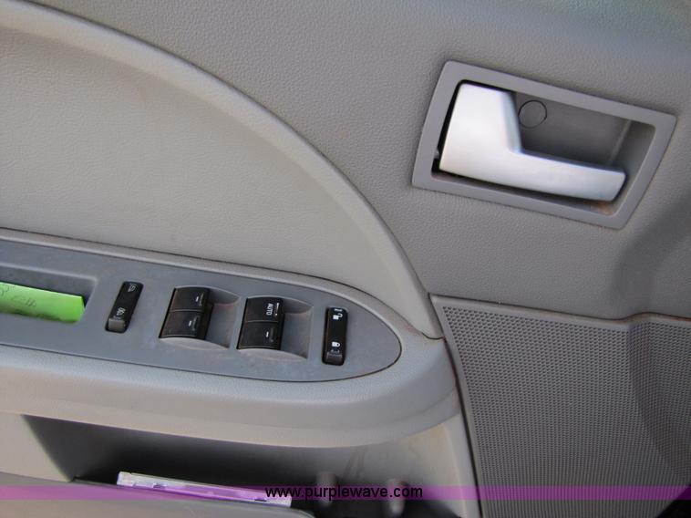 image for item 3444 2006 Ford Freestyle SE SUV