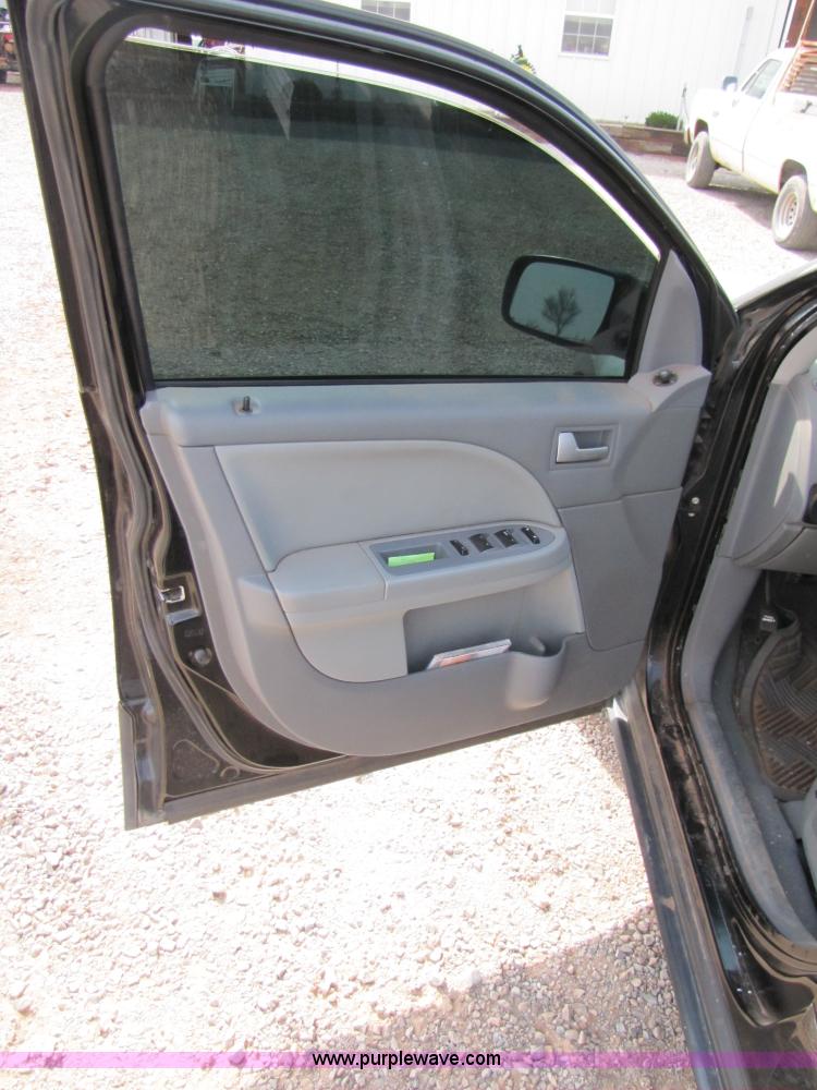 image for item 3444 2006 Ford Freestyle SE SUV
