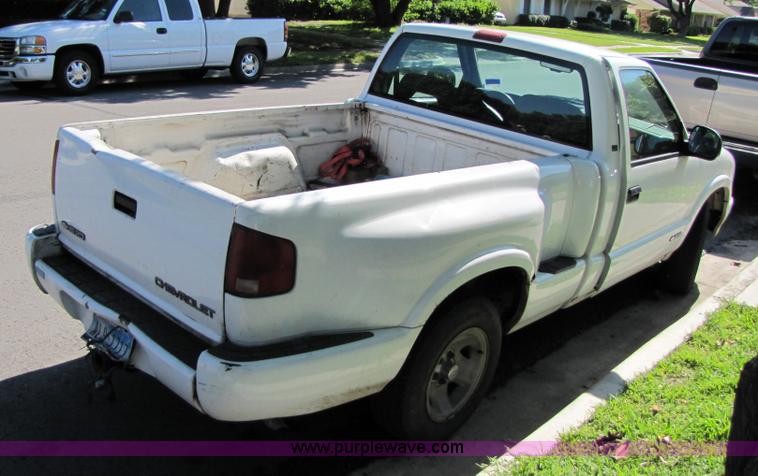 image for item 3459 1997 Chevrolet S10 pickup truck