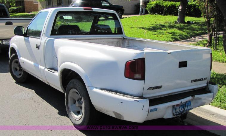 image for item 3459 1997 Chevrolet S10 pickup truck