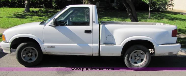 image for item 3459 1997 Chevrolet S10 pickup truck