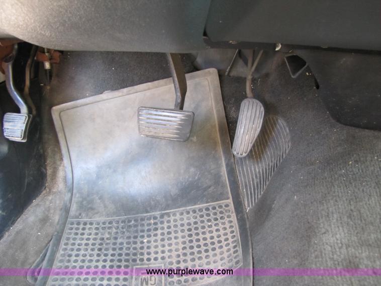 image for item 3459 1997 Chevrolet S10 pickup truck