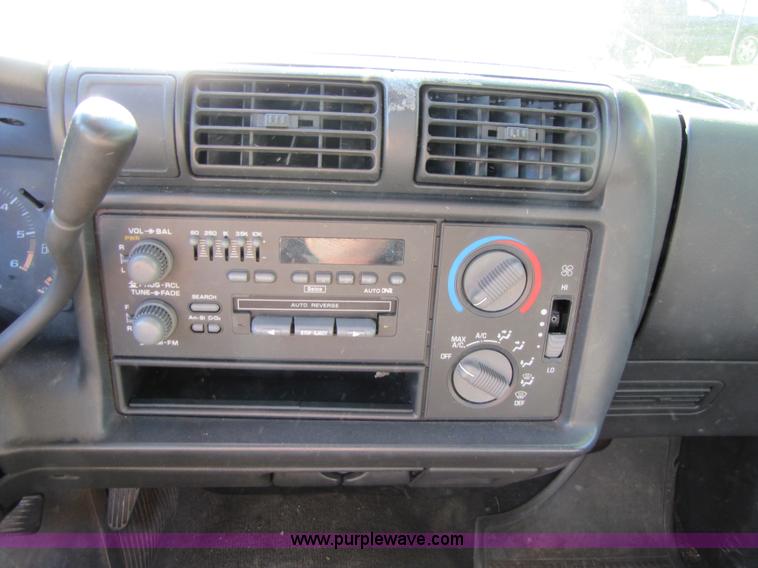 image for item 3459 1997 Chevrolet S10 pickup truck