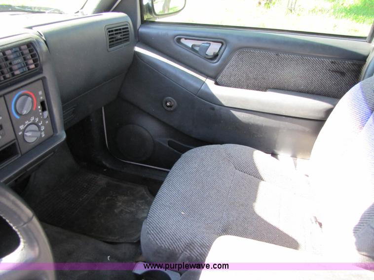 image for item 3459 1997 Chevrolet S10 pickup truck