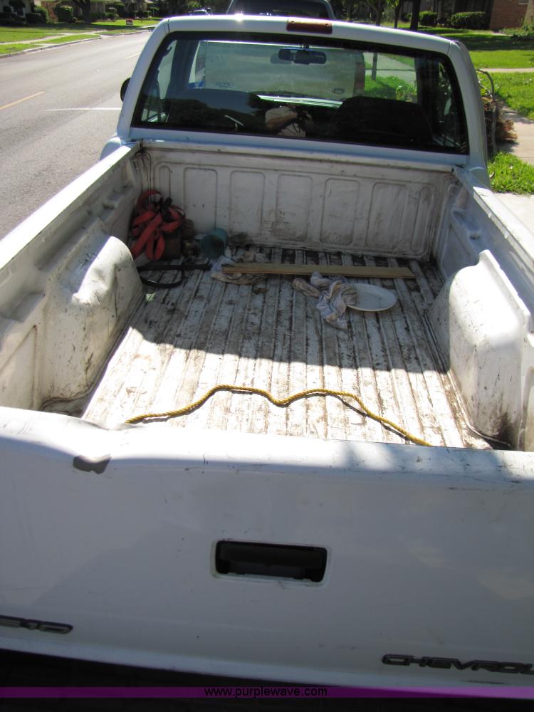 image for item 3459 1997 Chevrolet S10 pickup truck