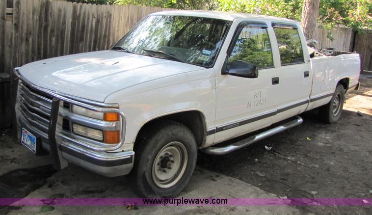 image for item 3460 1998 Chevrolet C3500 Silverado crew cab pickup truck
