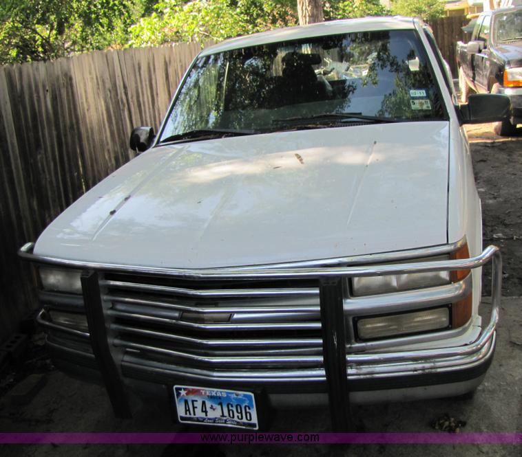 image for item 3460 1998 Chevrolet C3500 Silverado crew cab pickup truck