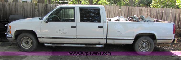 image for item 3460 1998 Chevrolet C3500 Silverado crew cab pickup truck