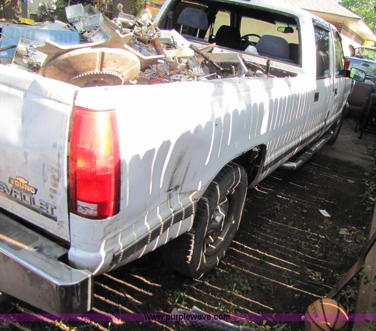 image for item 3460 1998 Chevrolet C3500 Silverado crew cab pickup truck