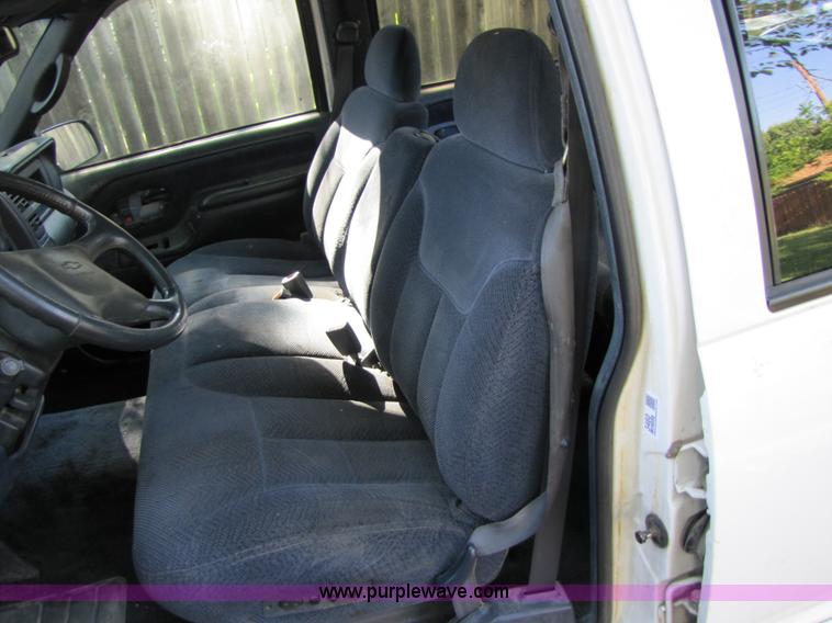 image for item 3460 1998 Chevrolet C3500 Silverado crew cab pickup truck