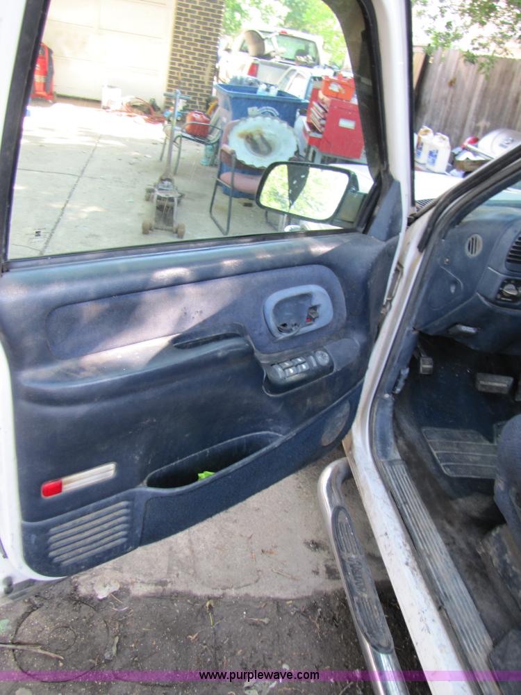 image for item 3460 1998 Chevrolet C3500 Silverado crew cab pickup truck