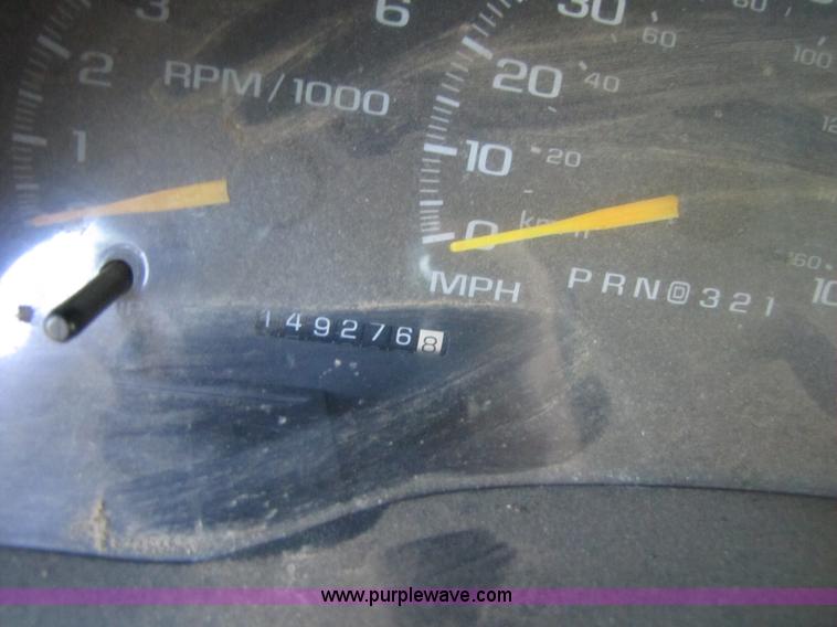 image for item 3460 1998 Chevrolet C3500 Silverado crew cab pickup truck