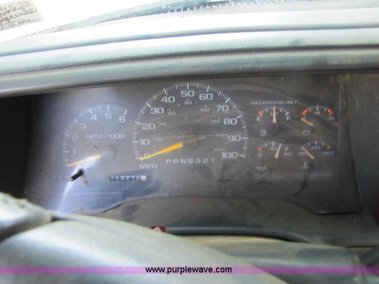 image for item 3460 1998 Chevrolet C3500 Silverado crew cab pickup truck