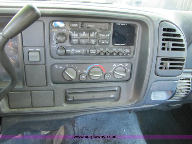 image for item 3460 1998 Chevrolet C3500 Silverado crew cab pickup truck