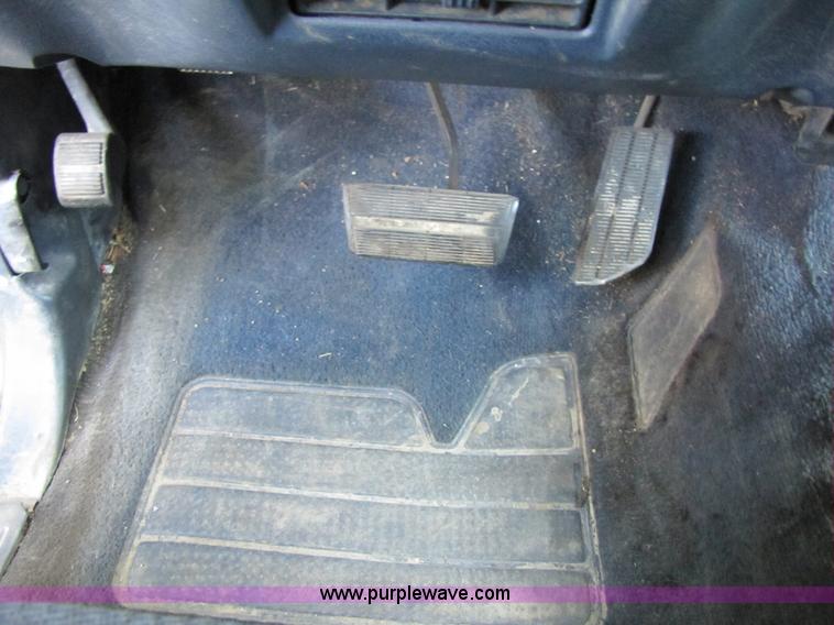 image for item 3460 1998 Chevrolet C3500 Silverado crew cab pickup truck