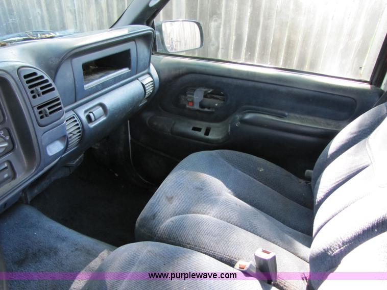 image for item 3460 1998 Chevrolet C3500 Silverado crew cab pickup truck