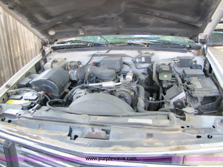 image for item 3460 1998 Chevrolet C3500 Silverado crew cab pickup truck