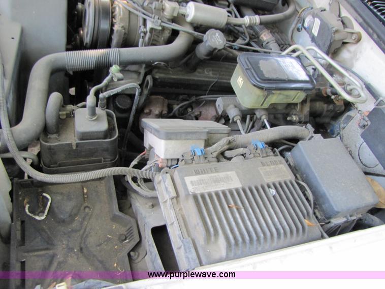 image for item 3460 1998 Chevrolet C3500 Silverado crew cab pickup truck