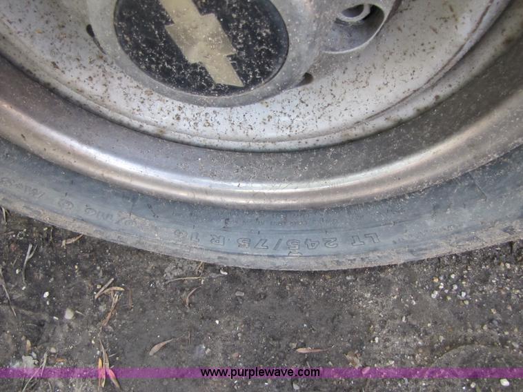 image for item 3460 1998 Chevrolet C3500 Silverado crew cab pickup truck