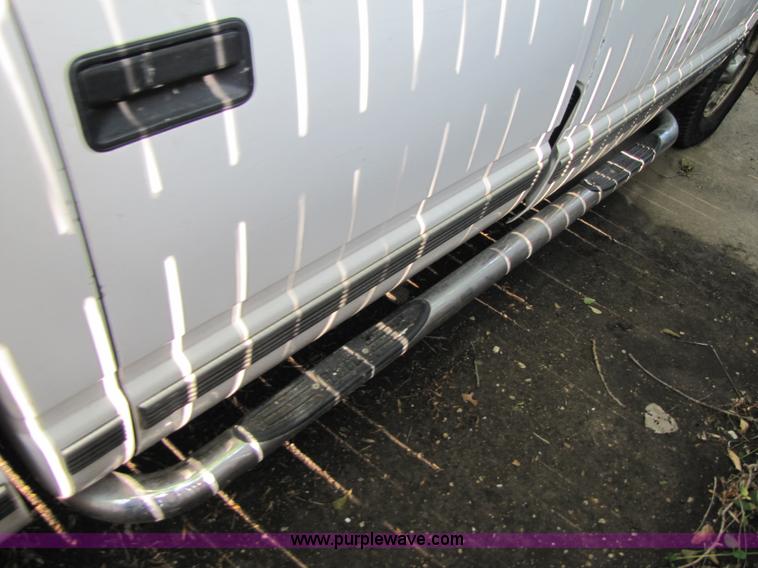 image for item 3460 1998 Chevrolet C3500 Silverado crew cab pickup truck