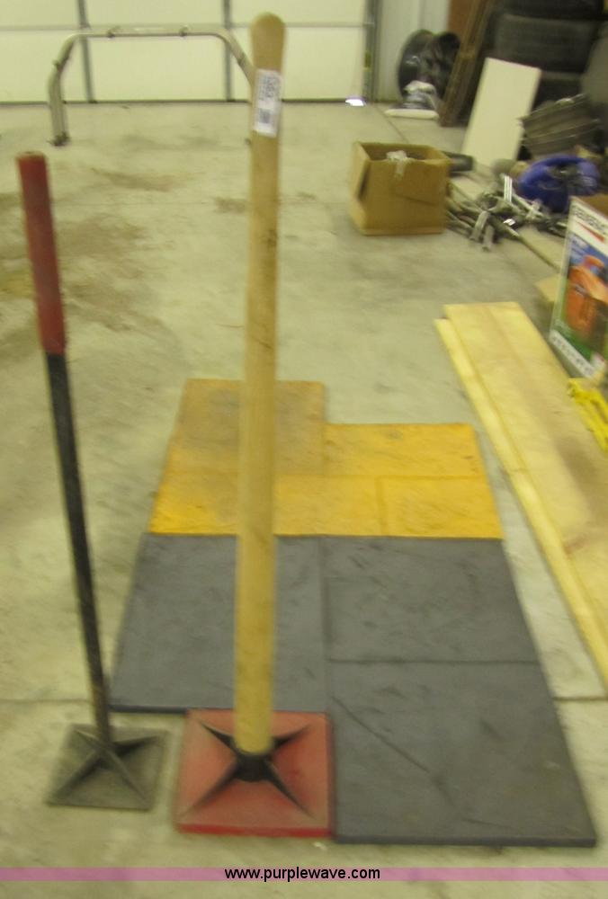 image for item 4383 Assorted concrete tools