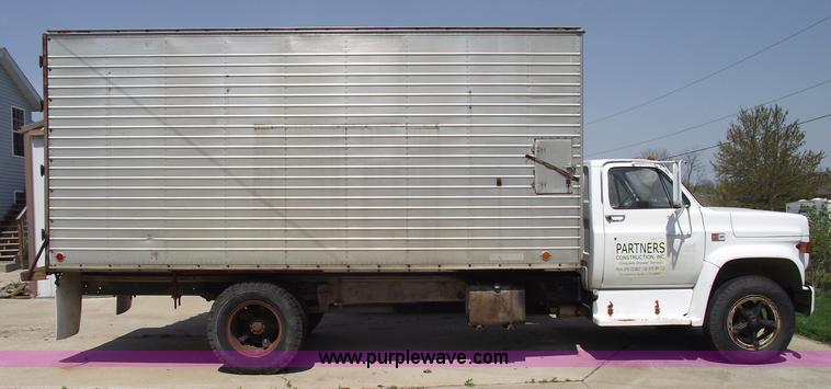 image for item 5363 1984 GMC Topkick C6000 Sierra two ton box truck