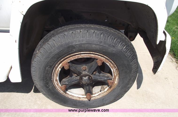 image for item 5363 1984 GMC Topkick C6000 Sierra two ton box truck