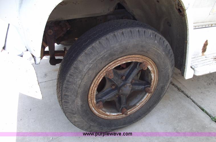 image for item 5363 1984 GMC Topkick C6000 Sierra two ton box truck