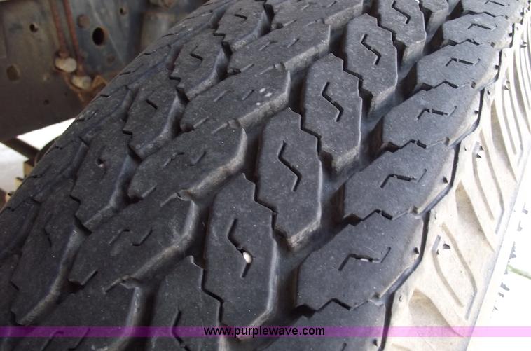 image for item 5363 1984 GMC Topkick C6000 Sierra two ton box truck