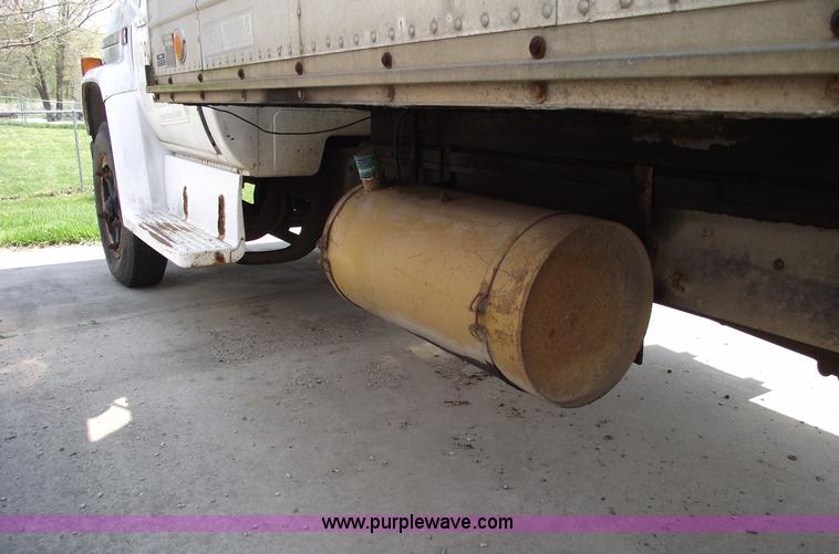 image for item 5363 1984 GMC Topkick C6000 Sierra two ton box truck