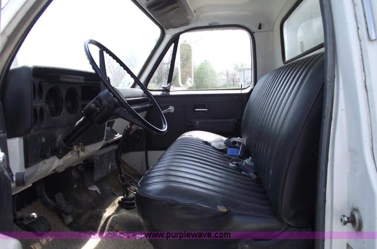 image for item 5363 1984 GMC Topkick C6000 Sierra two ton box truck