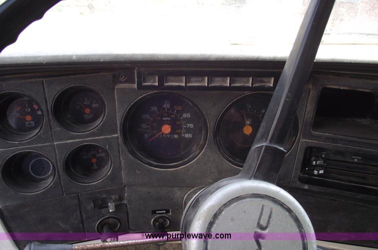 image for item 5363 1984 GMC Topkick C6000 Sierra two ton box truck