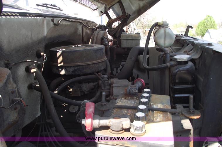 image for item 5363 1984 GMC Topkick C6000 Sierra two ton box truck