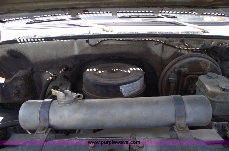 image for item 5363 1984 GMC Topkick C6000 Sierra two ton box truck