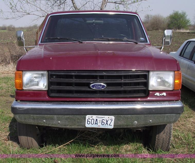 image for item 5368 1988 Ford F350 XL pickup truck