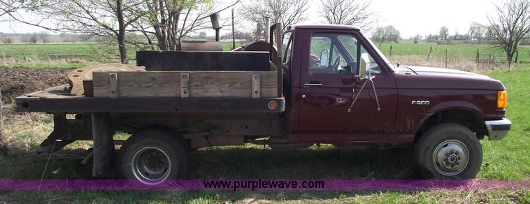 image for item 5368 1988 Ford F350 XL pickup truck