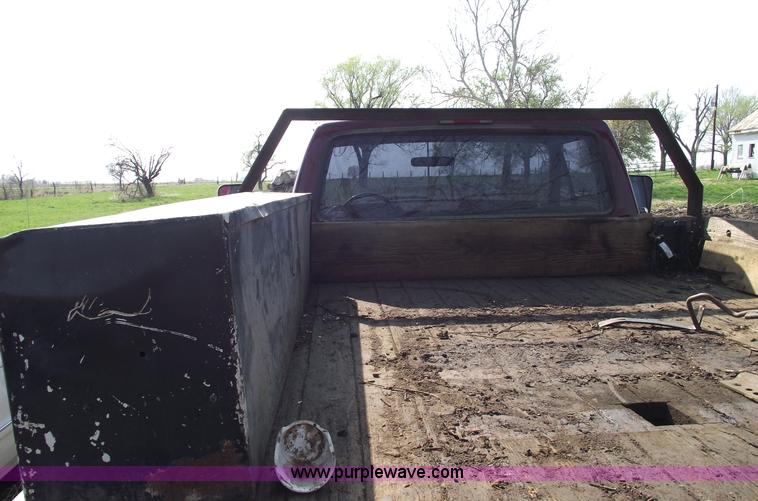 image for item 5368 1988 Ford F350 XL pickup truck