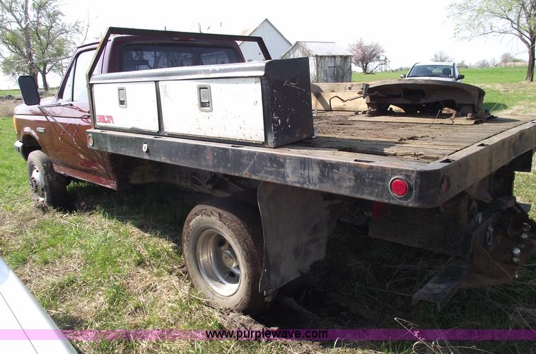 image for item 5368 1988 Ford F350 XL pickup truck