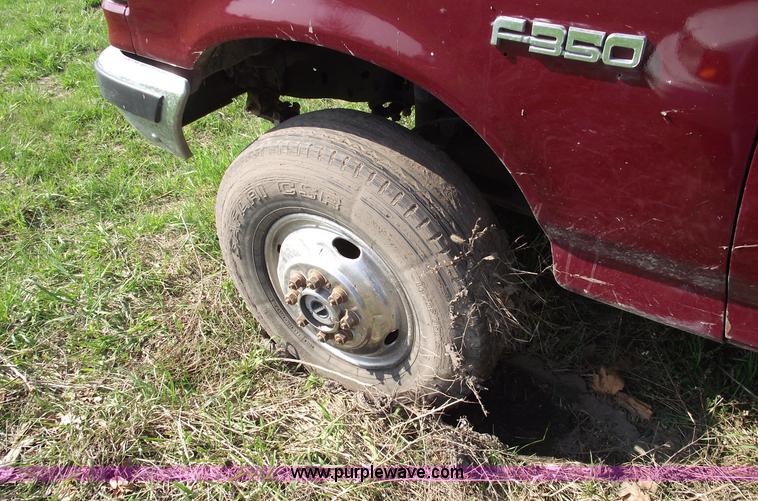 image for item 5368 1988 Ford F350 XL pickup truck