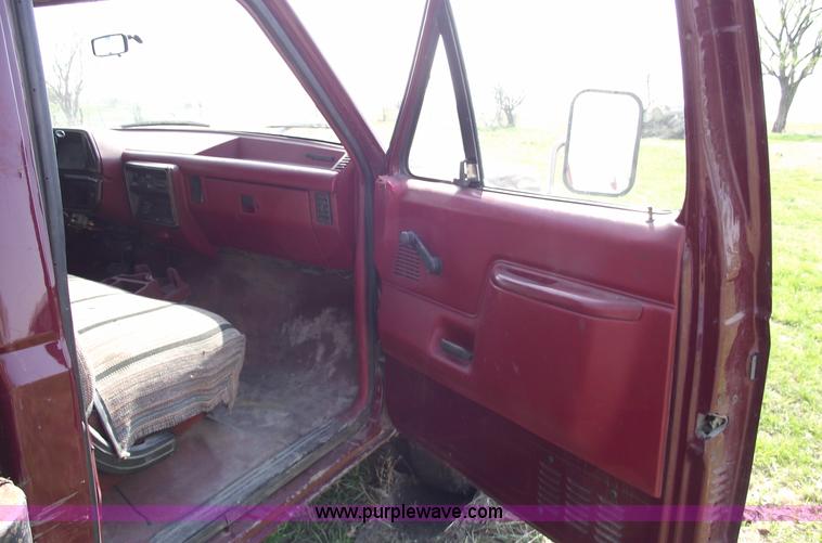 image for item 5368 1988 Ford F350 XL pickup truck