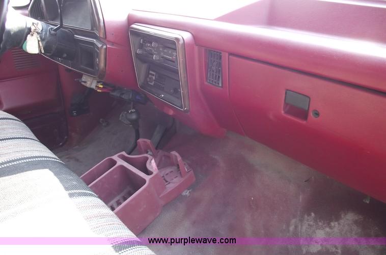 image for item 5368 1988 Ford F350 XL pickup truck