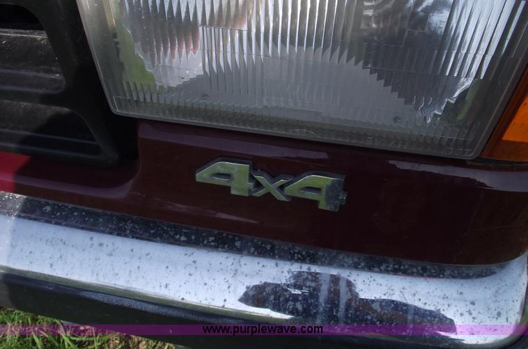 image for item 5368 1988 Ford F350 XL pickup truck