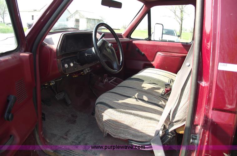 image for item 5368 1988 Ford F350 XL pickup truck