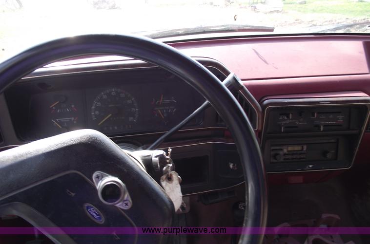 image for item 5368 1988 Ford F350 XL pickup truck