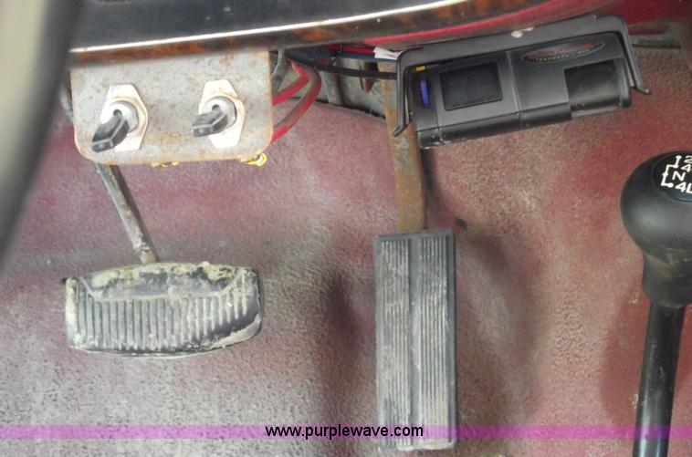 image for item 5368 1988 Ford F350 XL pickup truck