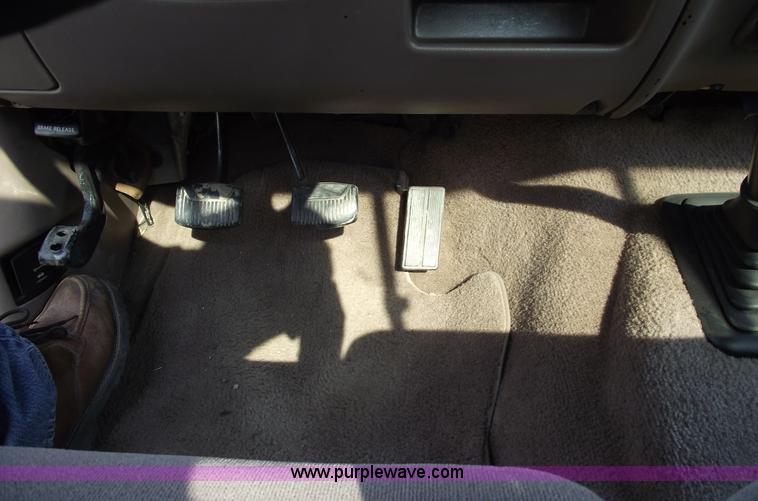 image for item 5369 1995 Ford F150 Eddie Bauer pickup truck