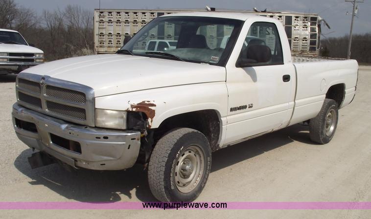 image for item 5387 2000 Dodge Ram 1500 pickup truck